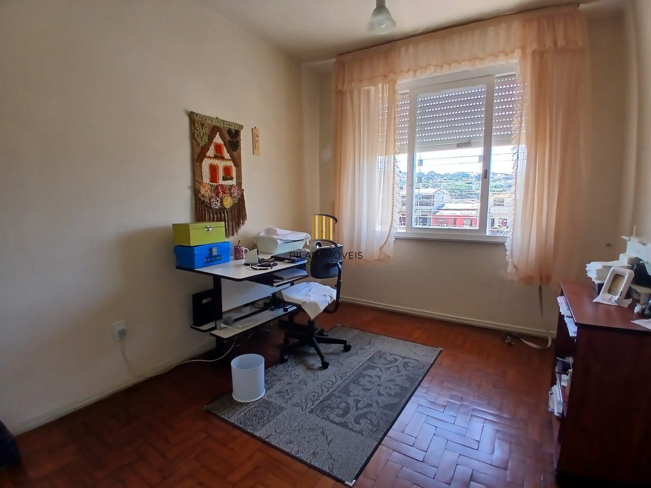 Casa com 03 dormitorios e amplo jardim no bairro Santa Tereza /RS