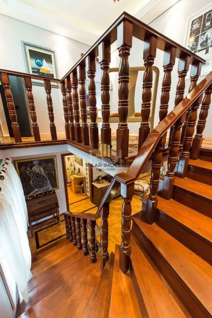 Casa para Venda - 317m², 5 dormitórios, sendo 1 suites, 2 vagas - Teresópolis