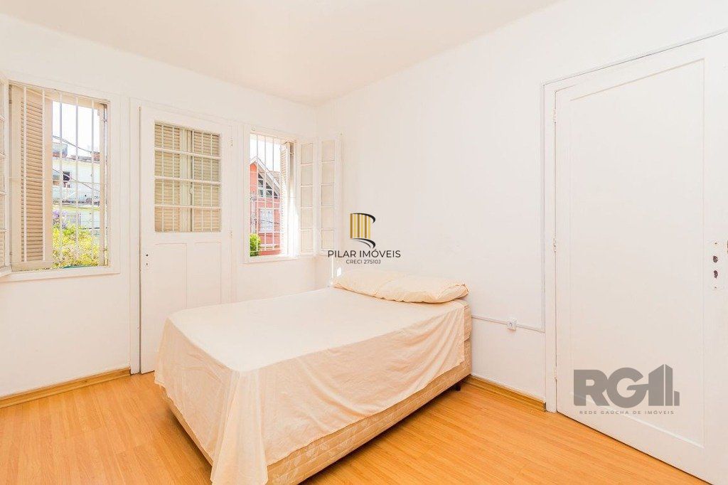 Casa com 99,73m², 2 dormitórios, 2 vagas no bairro Floresta