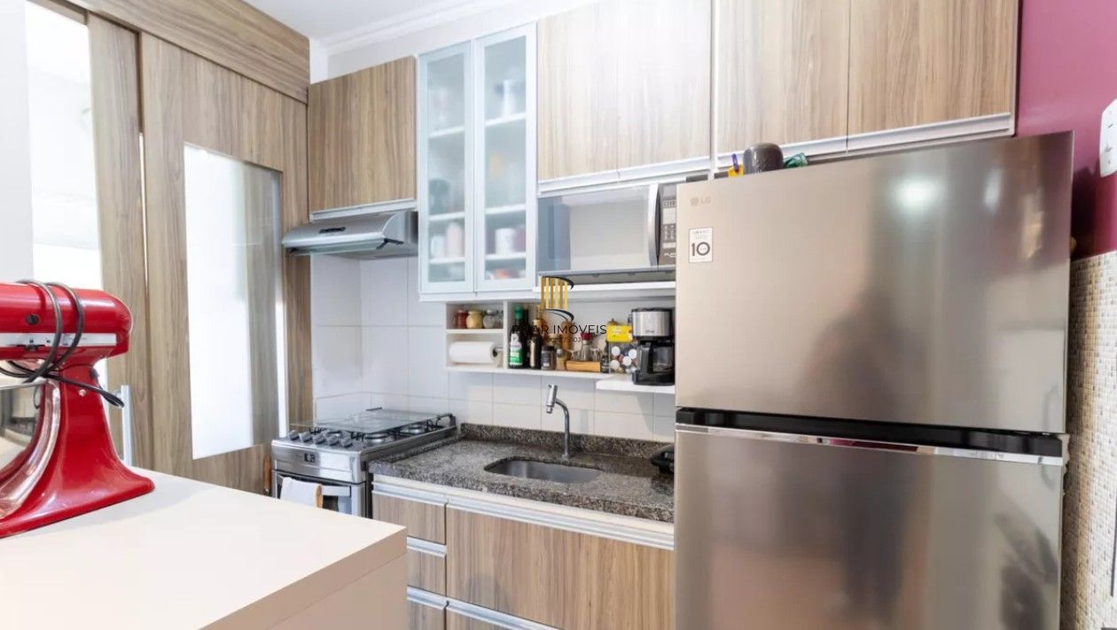 Apartamento de 2 dormitórios com 1 vaga de garagem escriturada, na Rua Dom Vital, Bairro Glória.