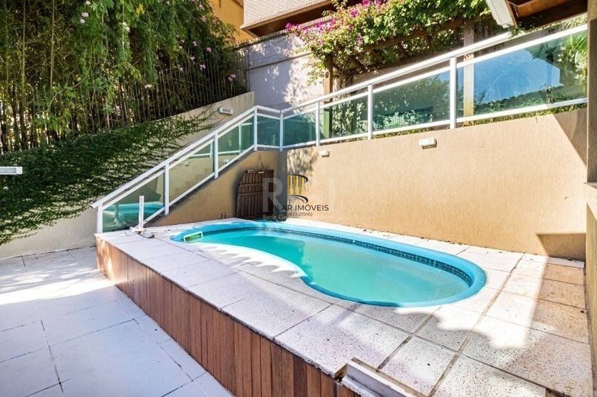 Excelente casa de 264m² com 4 dormitórios no bairro Menino Deus