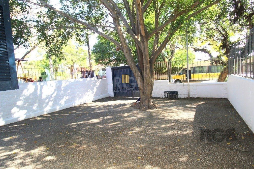 Casa 6 dormitórios no bairro Teresópolis