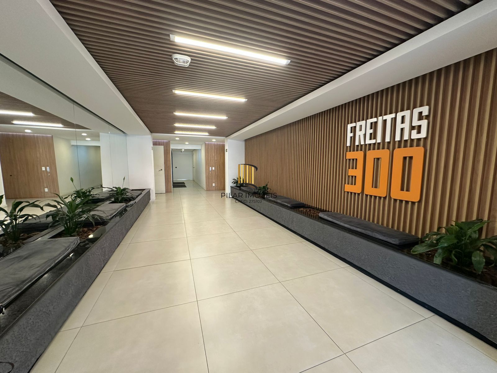 Apartamento Mobiliado e Reformado com Closet, Churrasqueira e Infraestrutura Completa no Centro de Porto Alegre