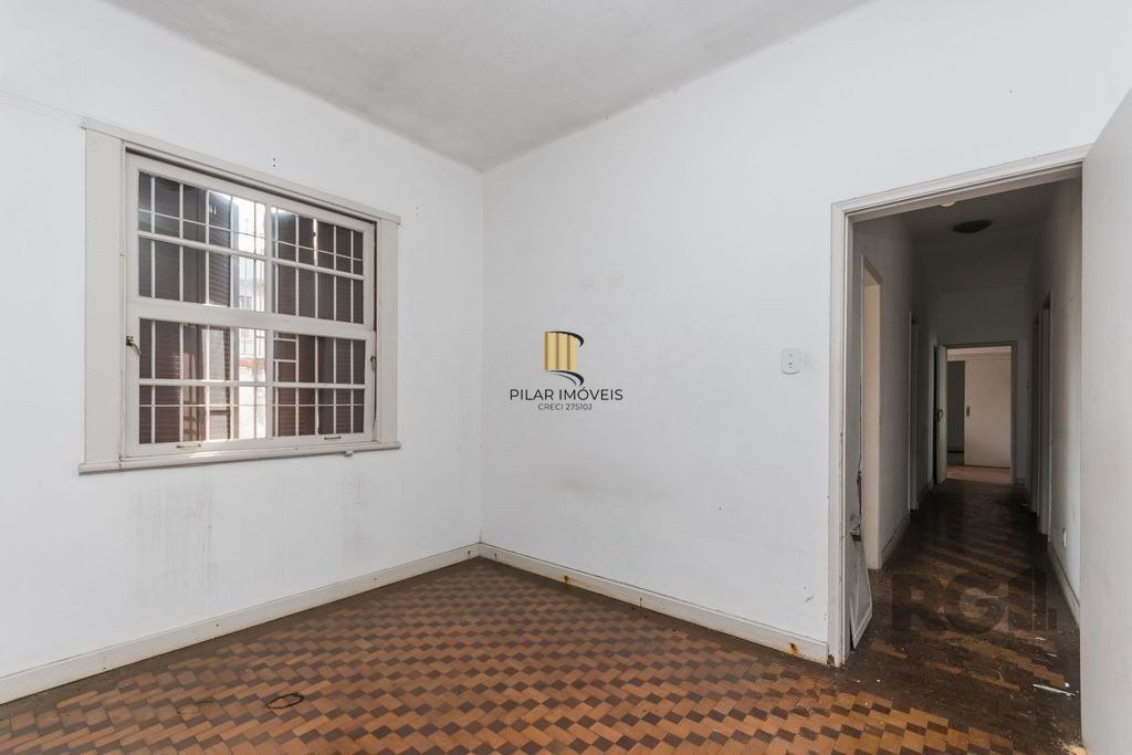 Casa de 4 dormitórios, no bairro Medianeira 