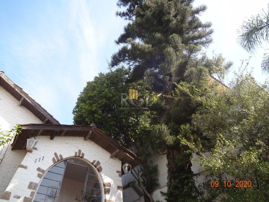 Casa para Venda - 250m², 3 dormitórios,  - Medianeira