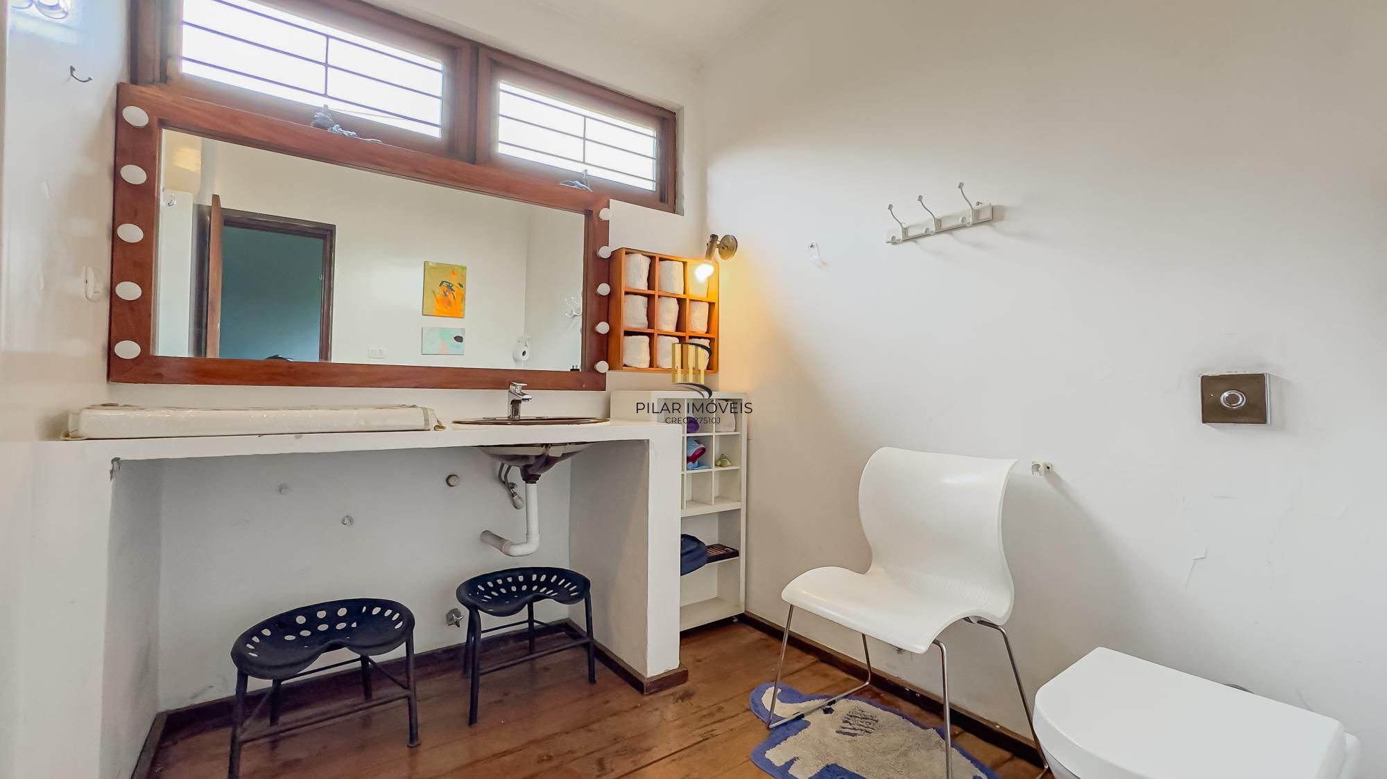 Casa com 3 quartos e 313m² à venda em Chácara das Pedras, Porto Alegre. Rua Joao Paetzel, Chácara Das Pedras, Porto Alegre