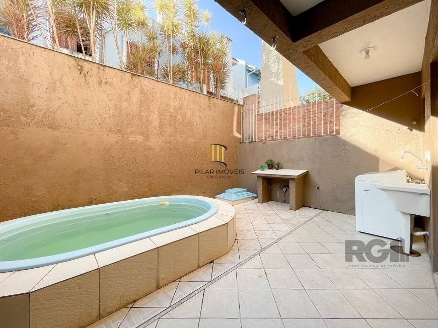 Excelente casa de 121m² com 3 dormitórios e 2 vagas.