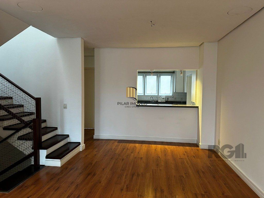 Casa em condomínio com 245m² - 3 dormitórios, 2 vagas no bairro Pedra Redonda