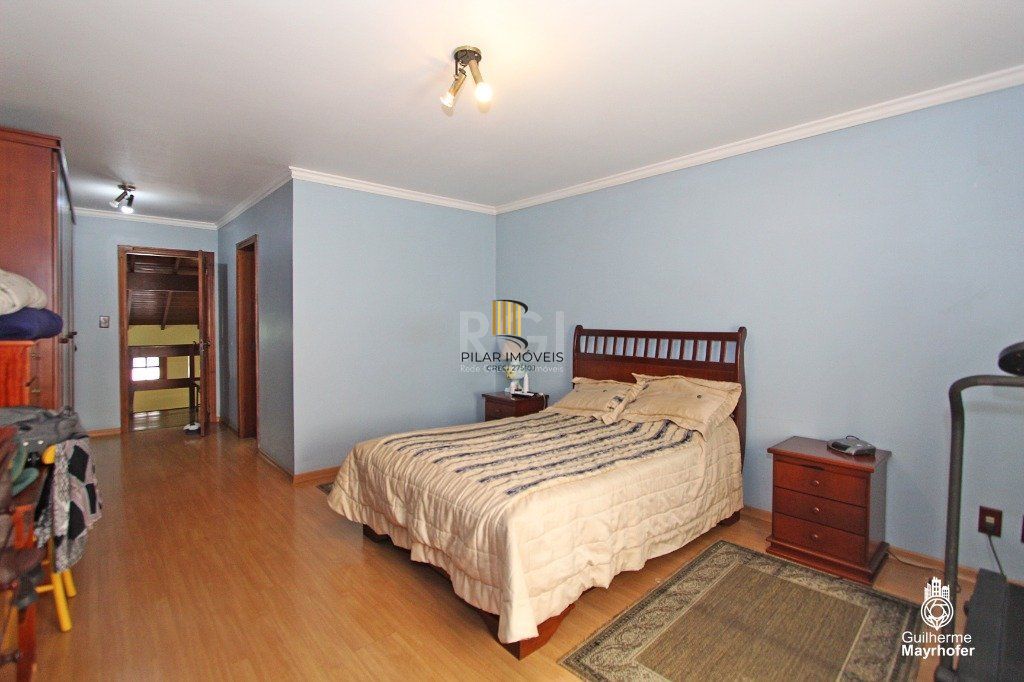 Casa para Venda - 326m², 3 dormitórios, sendo 3 suites, 4 vagas - Glória