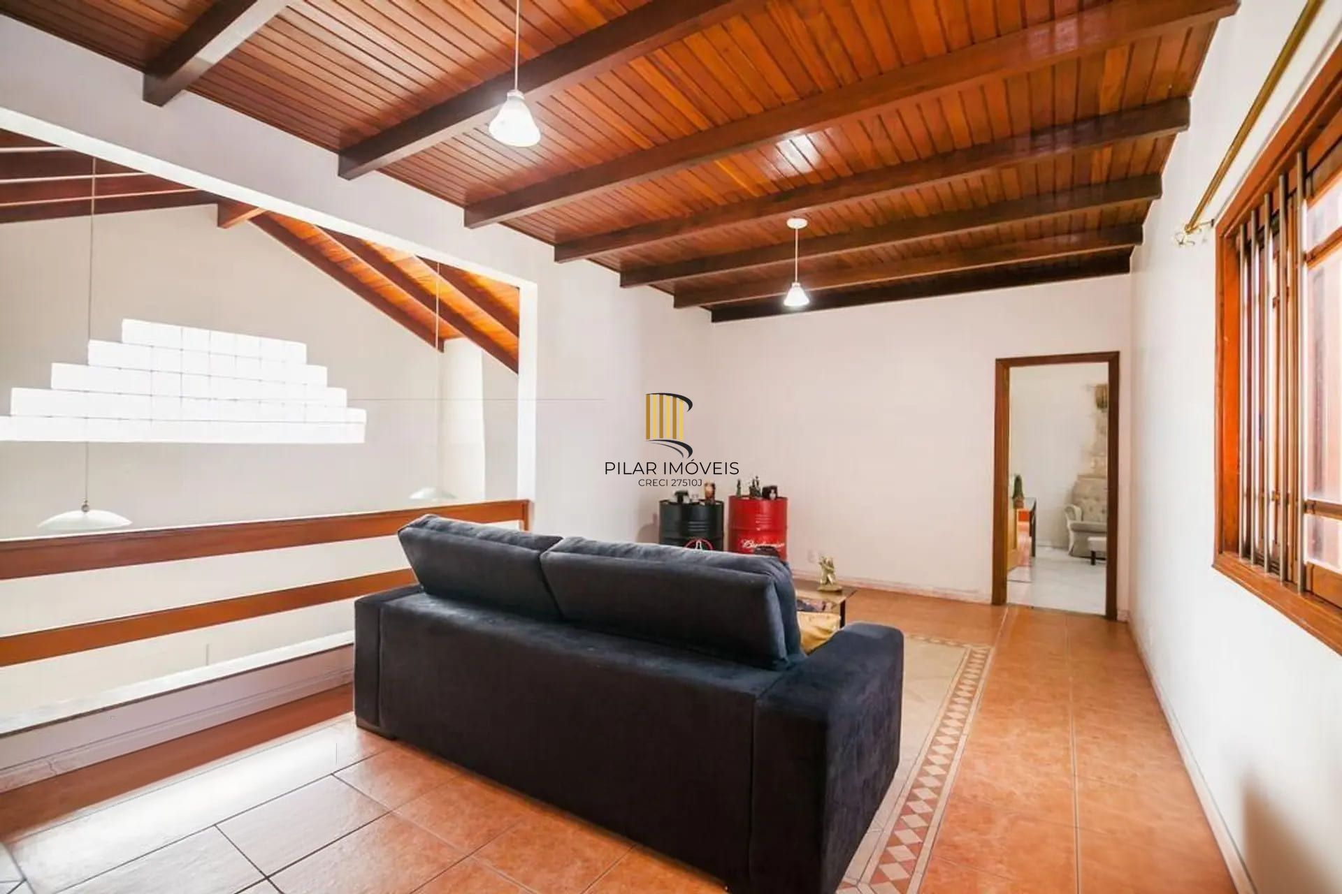 Casa de 4 dormitórios à venda no Bairro Rubem Berta, Porto Alegre.