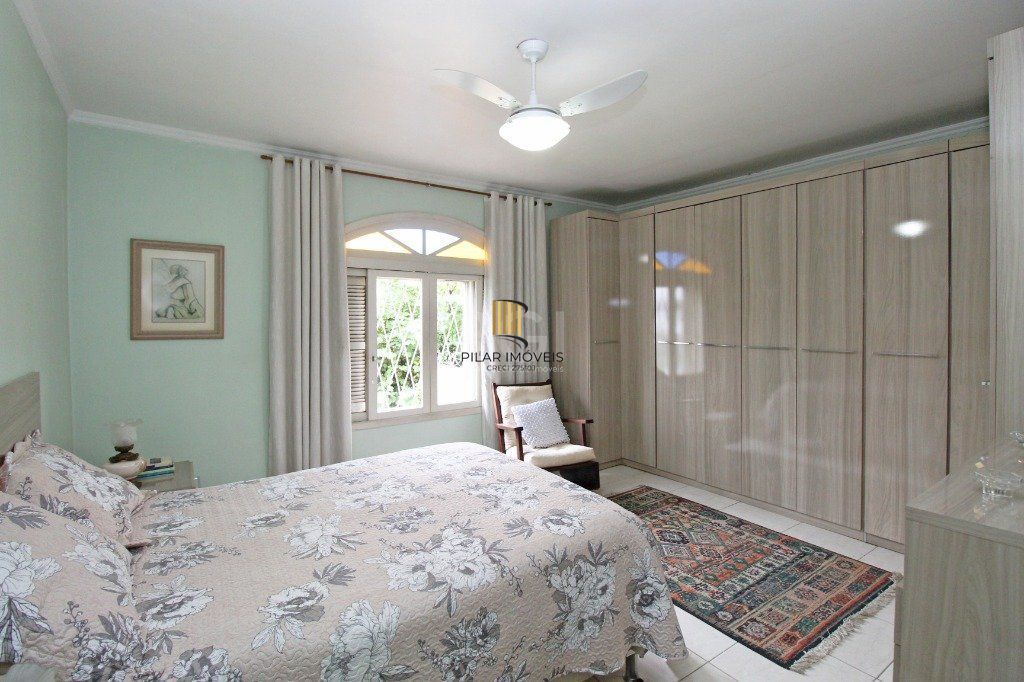 Casa 7 dormitórios no bairro Glória