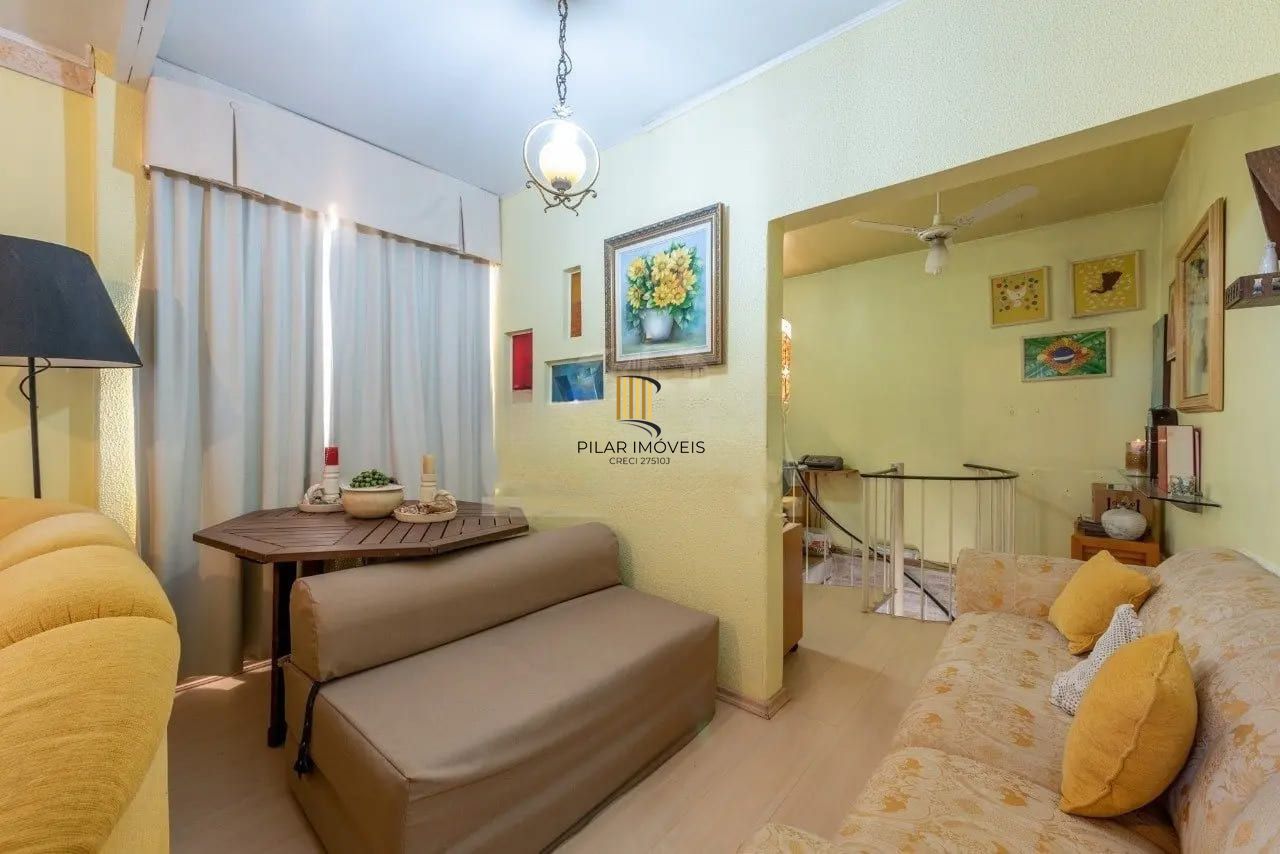 Casa de 3 dormitórios com 206m² à venda no Bairro Santa Tereza.
