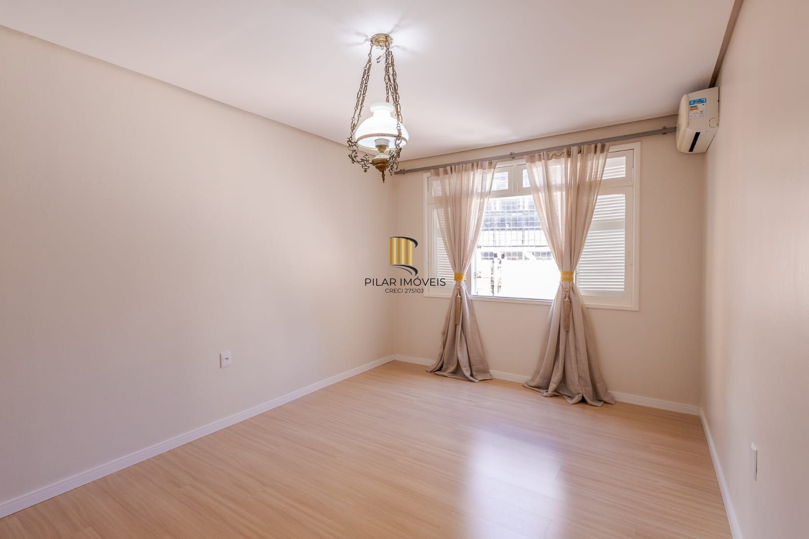 Apartamento de 80 m²semi mobiliado, 3 dormitórios e 1 suíte no Centro Histórico