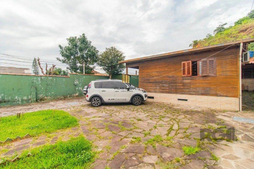 Casa com 3 dormitórios no bairro Partenon