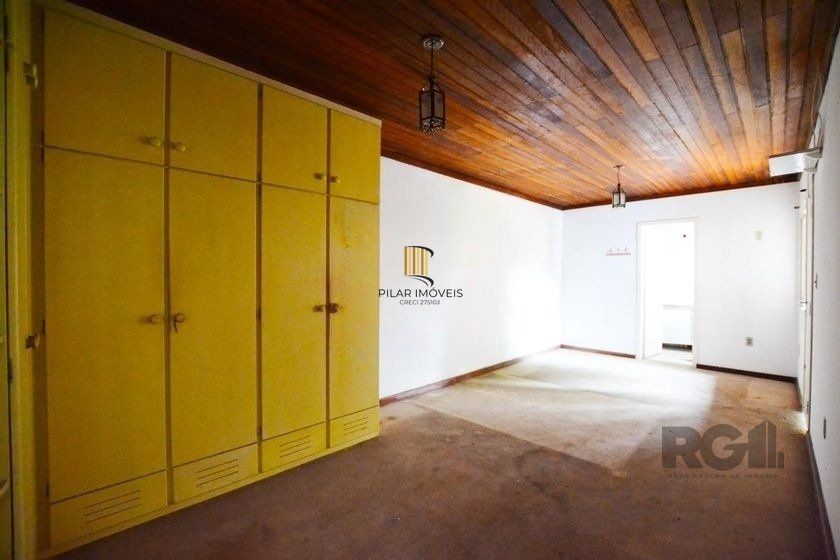 Casa de 200m² - 4 dormitórios, 4 vagas no bairro Espírito Santo