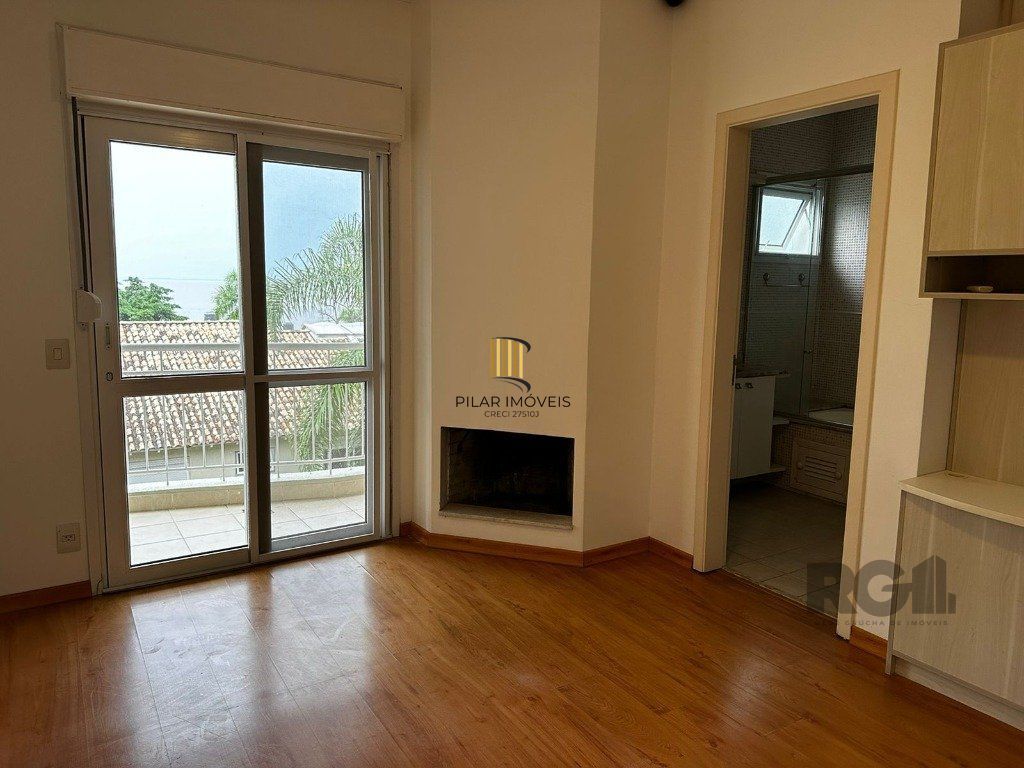 Casa em condomínio com 245m² - 3 dormitórios, 2 vagas no bairro Pedra Redonda