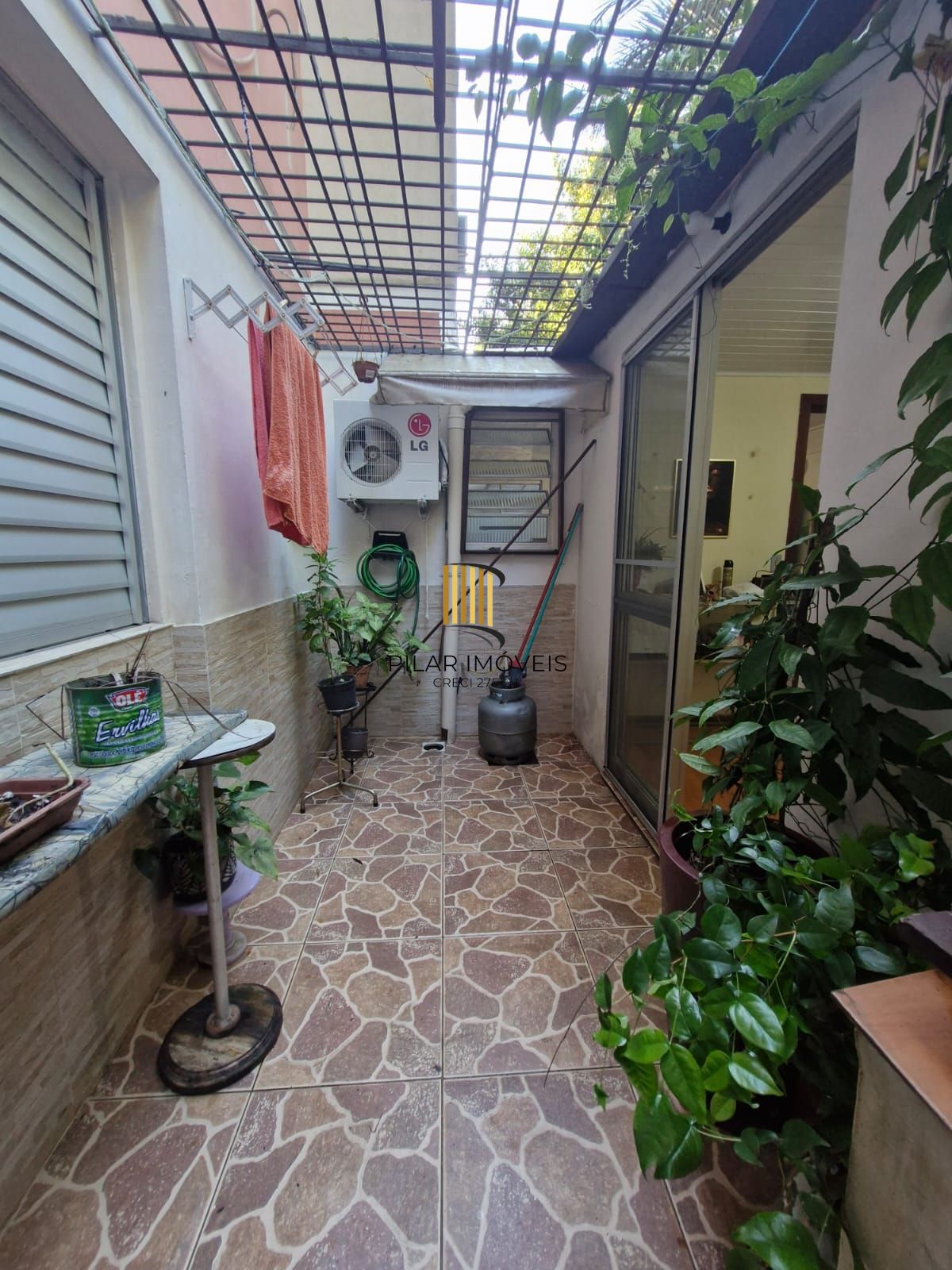 Apartamento Garden térreo, com 2 dormitórios, localizado no Bairro Teresópolis.
