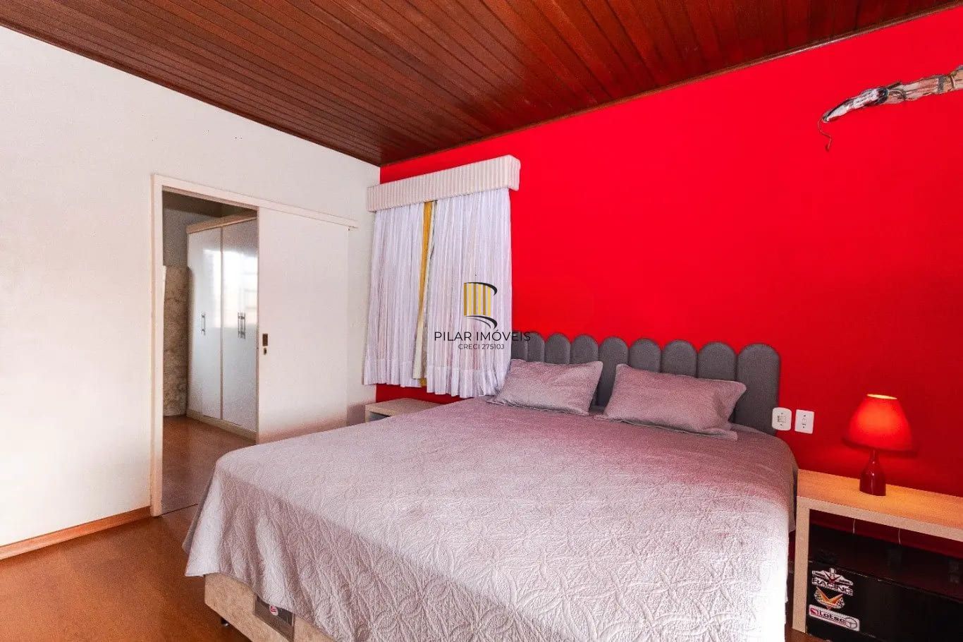 Casa com 3 dormitórios e 223m² à venda em Parque Santa Fé, Porto Alegre.