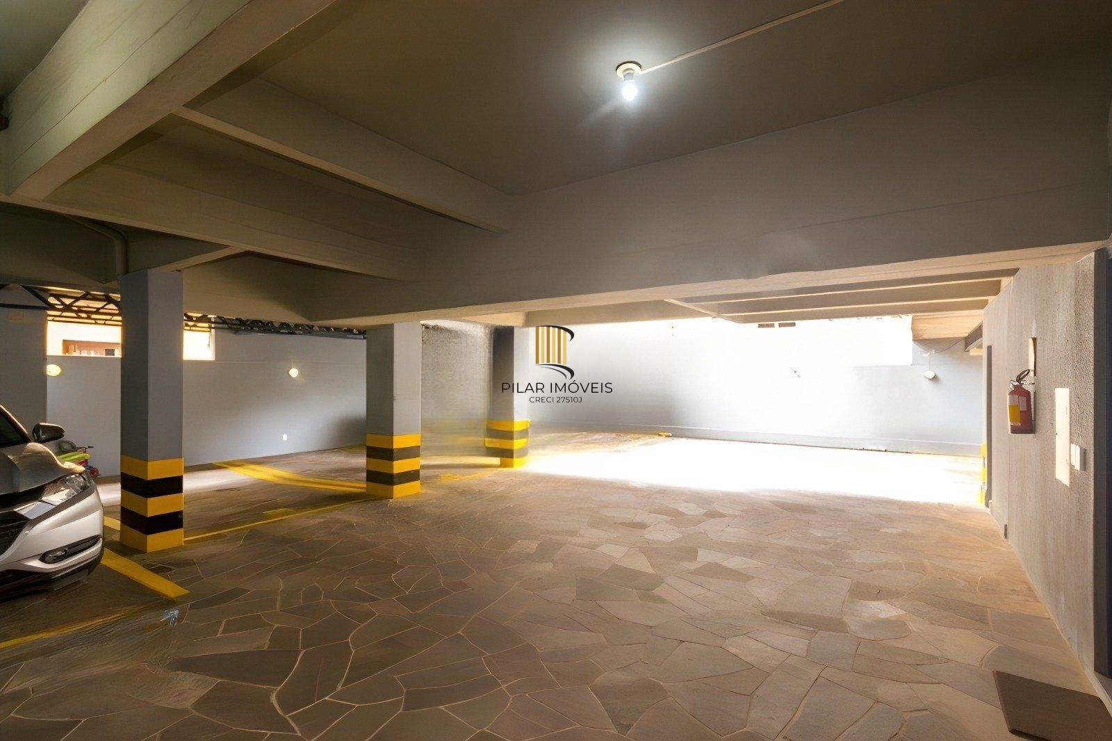 Apartamento de 2 dormitórios á venda no Bairro Mont Serrat, Porto Alegre.