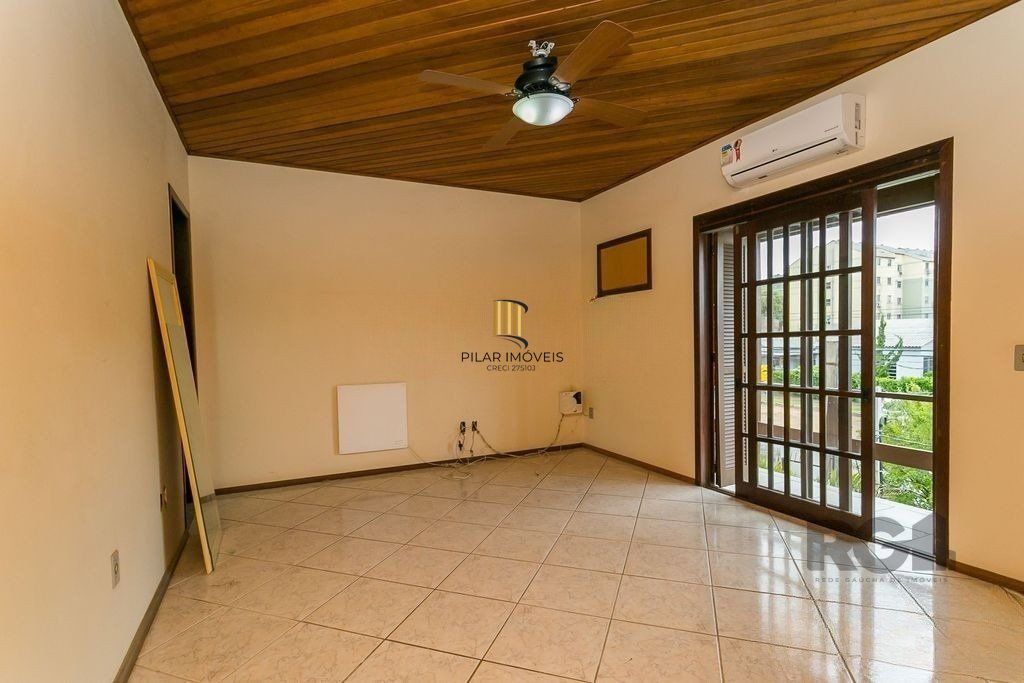 Casa de 3 dormitórios,  no bairro Campo Novo