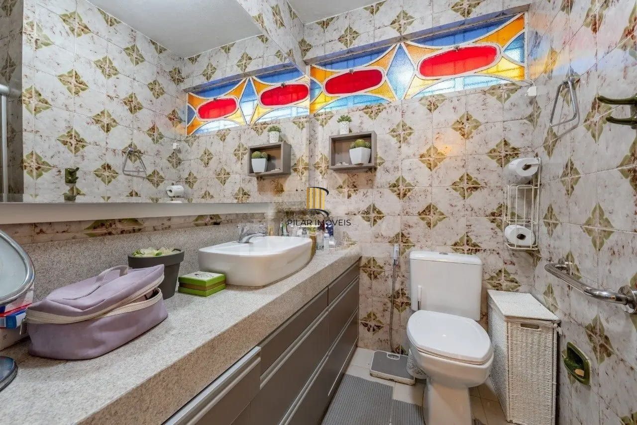 Casa de 3 dormitórios com 206m² à venda no Bairro Santa Tereza.