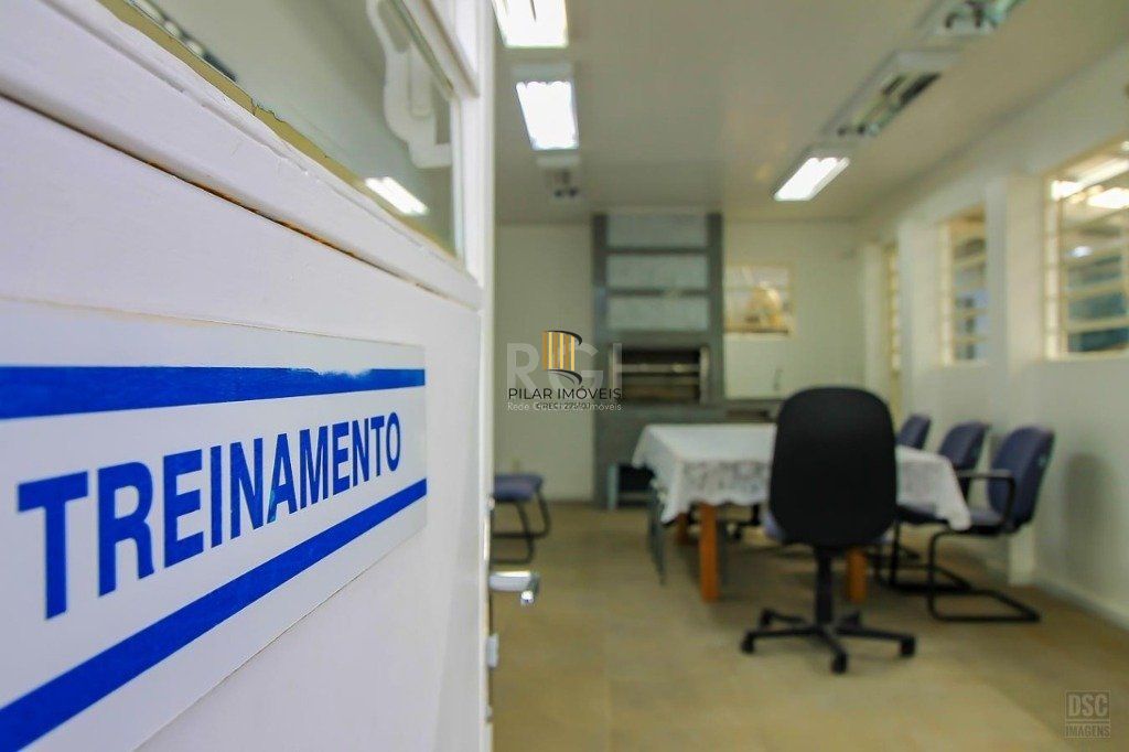 EXCELENTE PRÉDIO COMERCIAL LOCALIZADO NO BAIRRO GLÓRIA