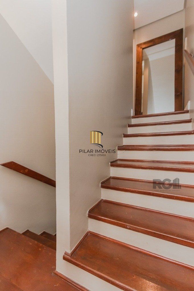Excelente casa em condomínio de 249m² com 03 dormitórios e 4 vagas.