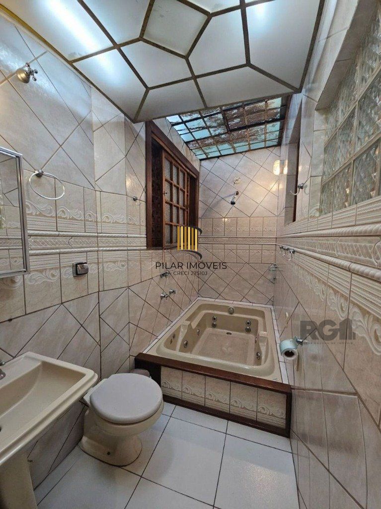 casa de 5 dormitórios no bairro Glória