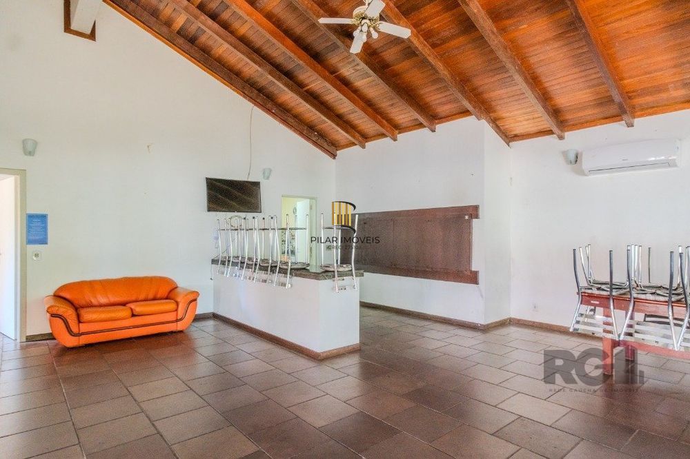 Apartamento 2 dormitórios, 1 vaga coberta no Bairro Teresópolis.