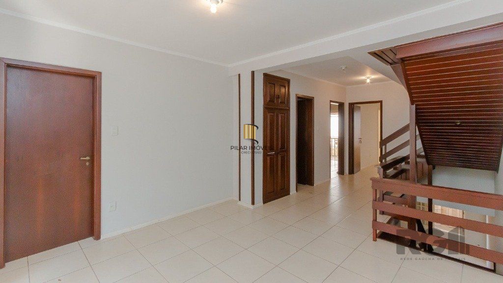 Casa com 4 dormitórios, 4 vagas no bairro Vila Jardim