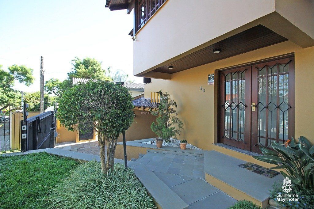 Casa para Venda - 275.72m², 4 dormitórios, sendo 3 suites, 4 vagas - Glória