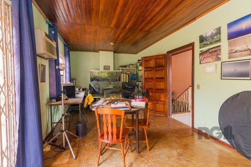 CASA PRÓXIMA AO PONTAL, com 5 vagas, 3 dormitórios!