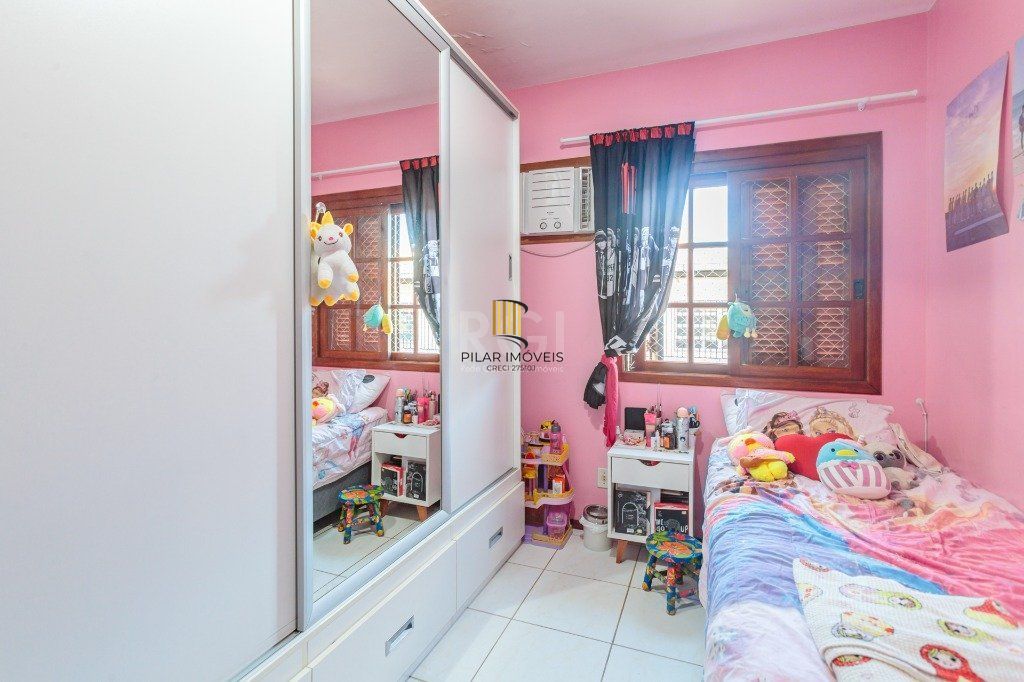 Casa 160m² - 3 dormitórios, 1 suíte, churrasqueira, terraço e 2 vagas de garagem no Guarujá