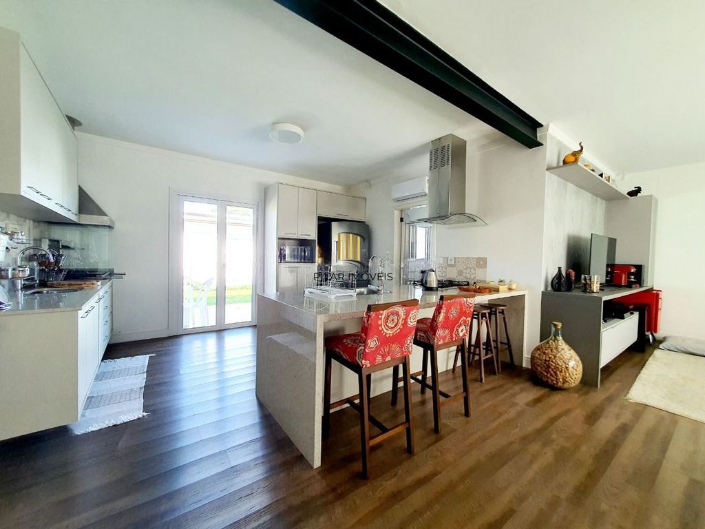 Casa de  3 dormsitorios no Bairro Camaquã - Porto Alegre