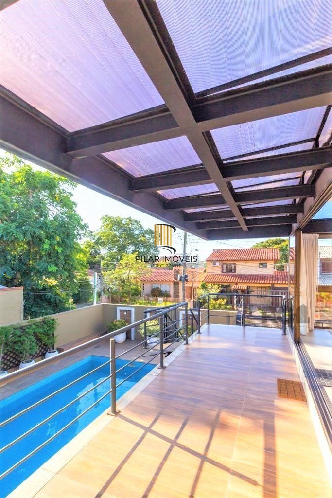 Casa de 380m², bairro Guarujá