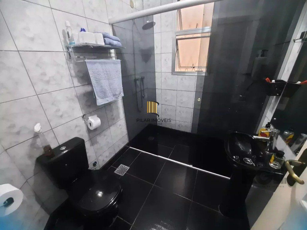 Casa de 3 dormitórios, no bairro Glória