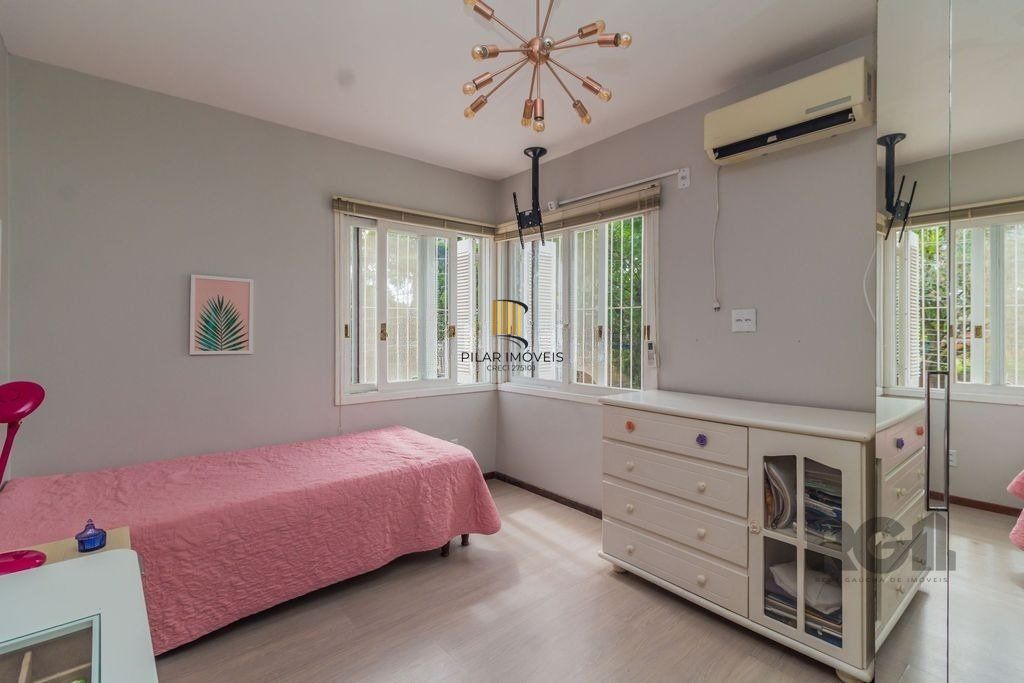 Casa com 3 dormitórios no bairro Nonoai
