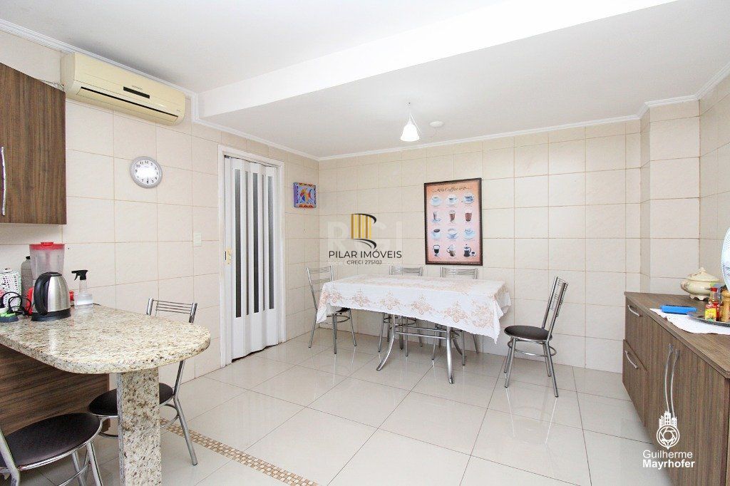 Casa para Venda - 202m², 4 dormitórios, sendo 1 suites, 3 vagas - Petrópolis