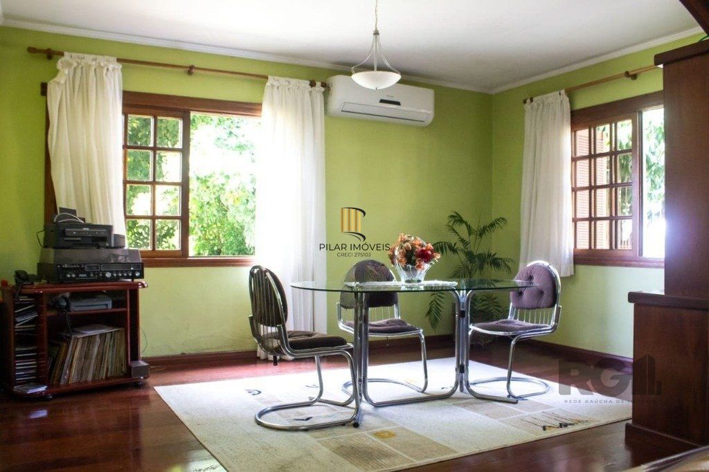 Casa 298m² - 4 dormitórios, 3 vagas na Zona Norte