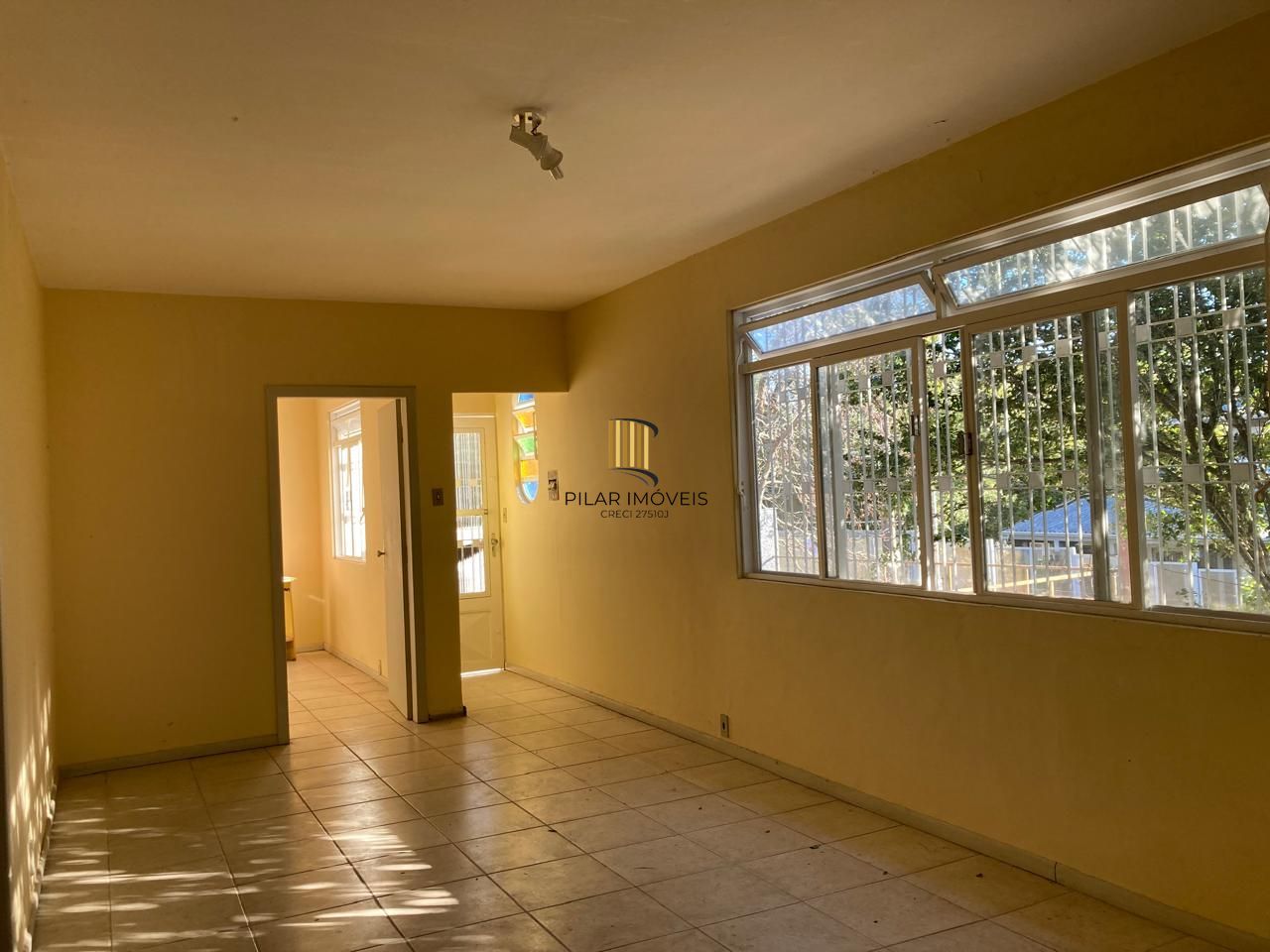 Casa 3 dormitórios, 3 banheiros, bairro Teresópolis.