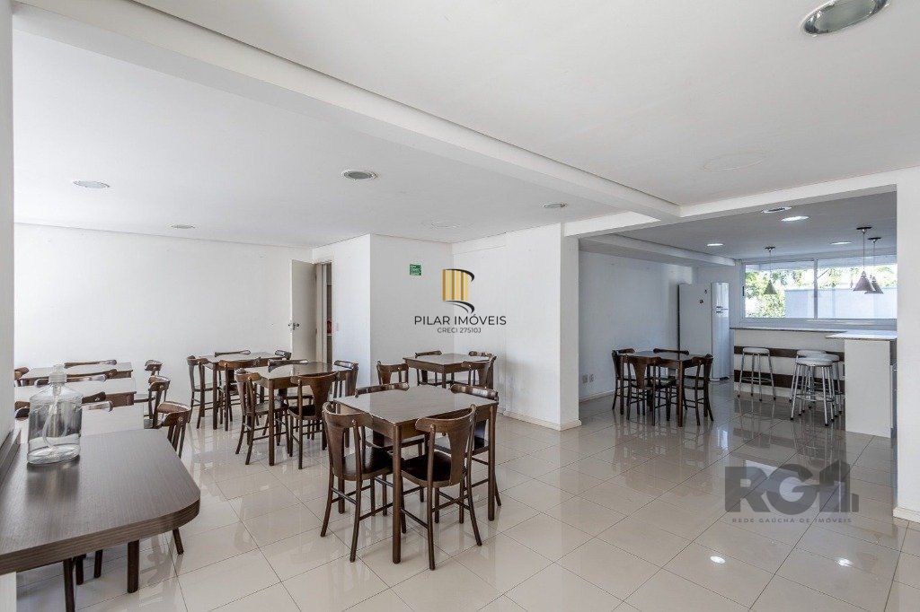 Apartamento de 2 dormitórios no bairro Azenha