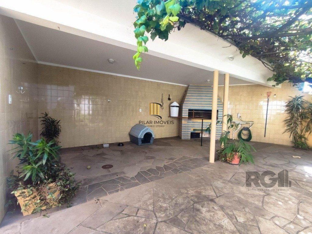 Excelente casa de 290m² com 4 dormitórios e 4 vagas