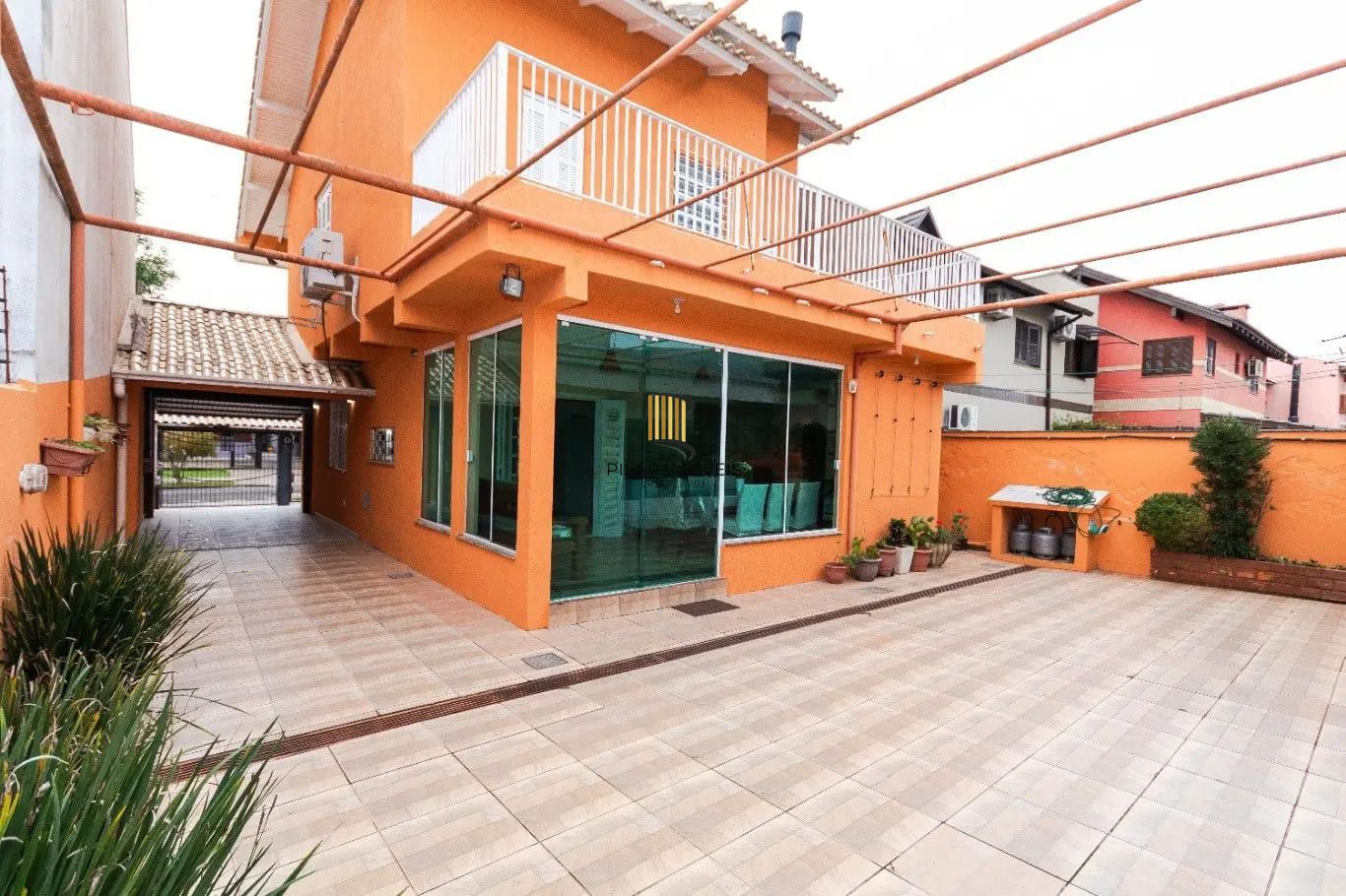 Casa com 3 dormitórios e 223m² à venda em Parque Santa Fé, Porto Alegre. - Pilar Imóveis