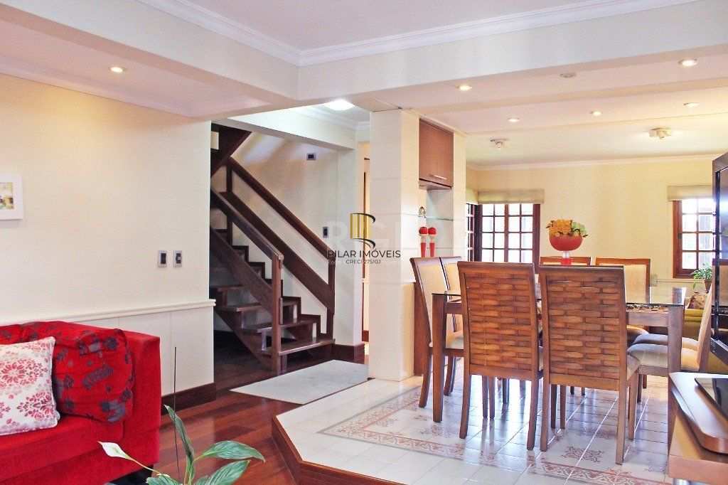 Casa para Venda - 300m², 4 dormitórios, sendo 1 suites, 4 vagas - Coronel Aparício Borges