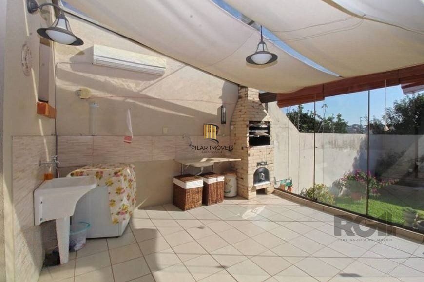 Ampla casa de 175 m² com 3 dormitórios e 3 vagas de garagem