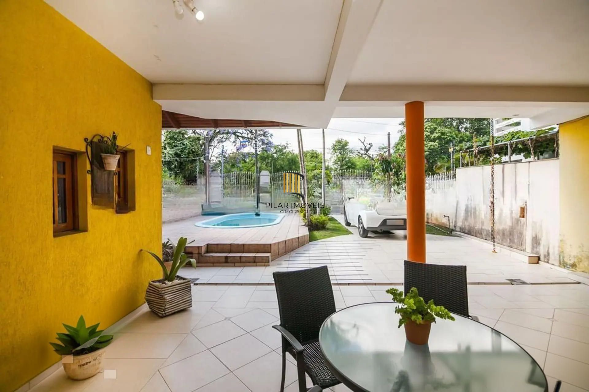 Casa de 4 dormitórios à venda no Bairro Rubem Berta, Porto Alegre.