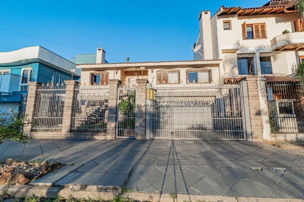 Casa de 3 dormitórios e 4 vagas de garagem no bairro Jardim Itu