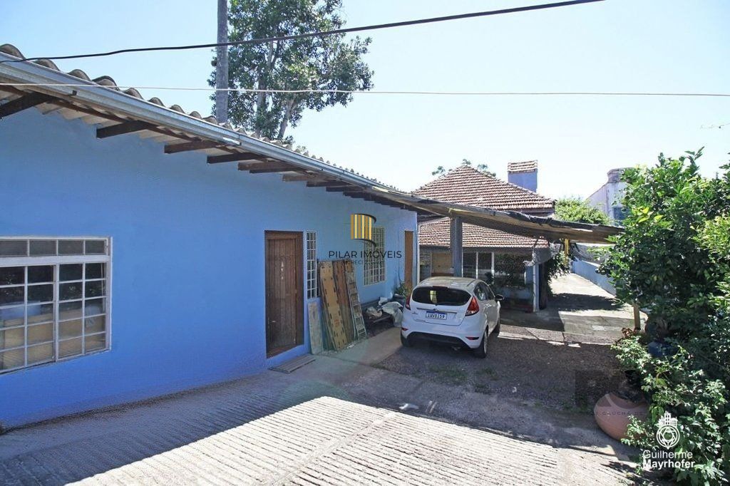Casa de 3 dormitórios no bairro Partenon