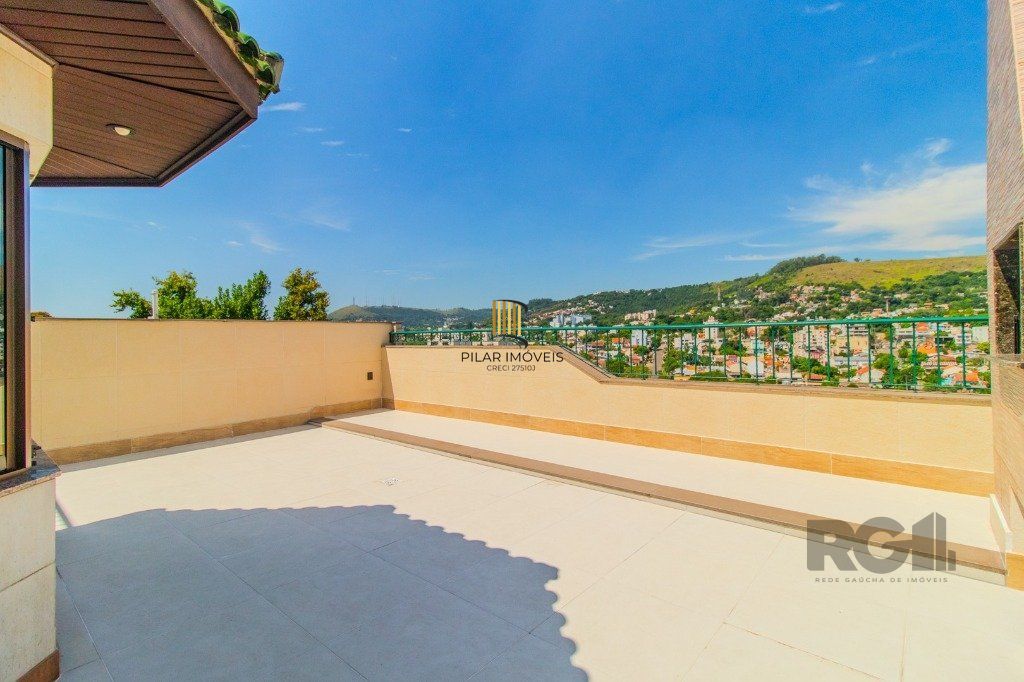 Linda casa de 04 dormitórios com vista livre no Bairro Teresópolis
