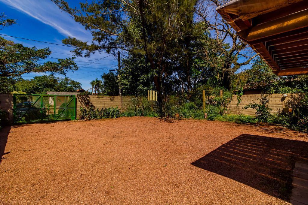 Casa de 3 dormitórios, no Bairro Ponta Grossa - Porto Alegre